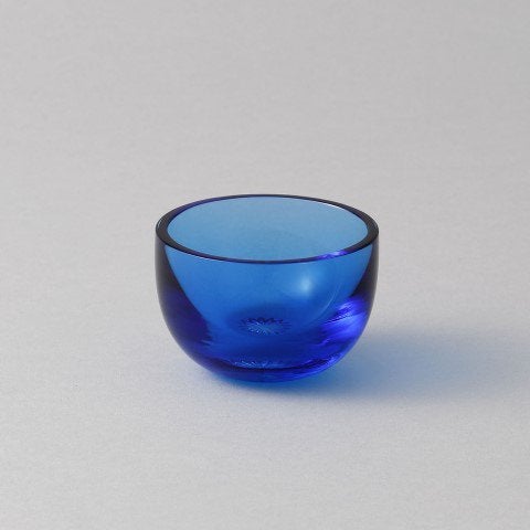 クリスタル江戸切子 丸ぐい呑み 青 菊 80ml｜木本硝子 — KIMOTO GLASS 